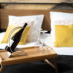 https://ode-au-dsir-studio-intimiste.fr-provencehotel.com